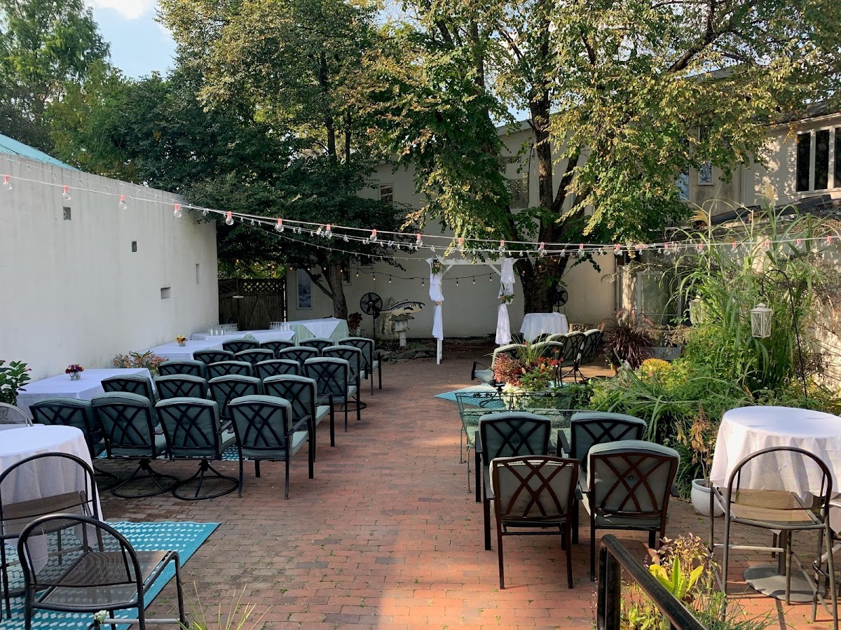 Gracie's 21St Century Cafe
